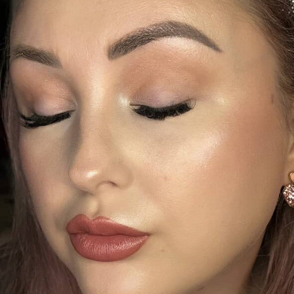 Megavolume Fastbond Press-on Cluster Lashes Closeup and closeup - Youthphoria Australia